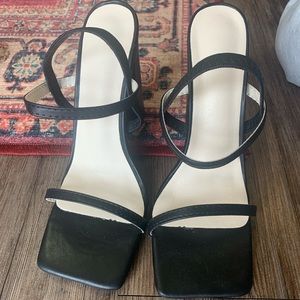 Black strappy heels 7